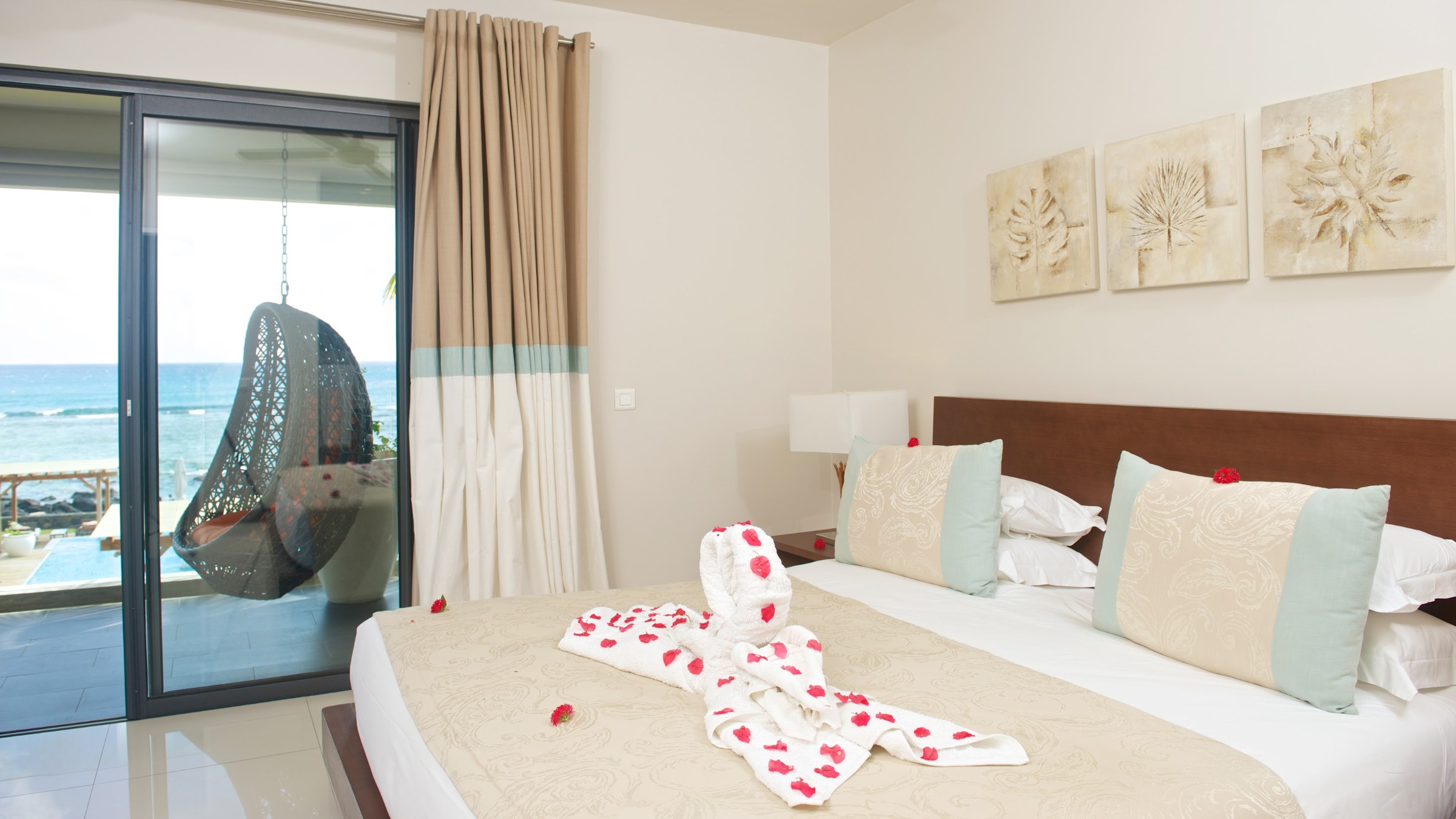 Beautiful sea front 3 Bedroom Apartment  — image 4