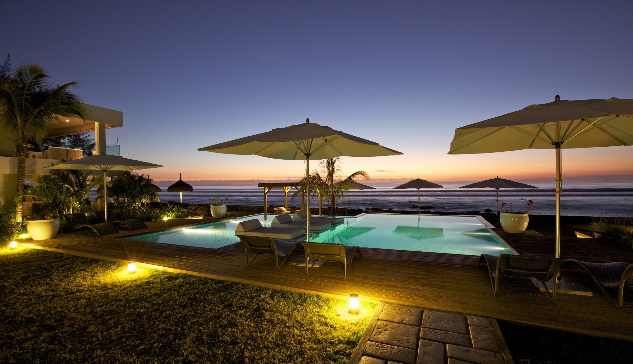 Beautiful sea front 3 Bedroom Apartment  — image 9