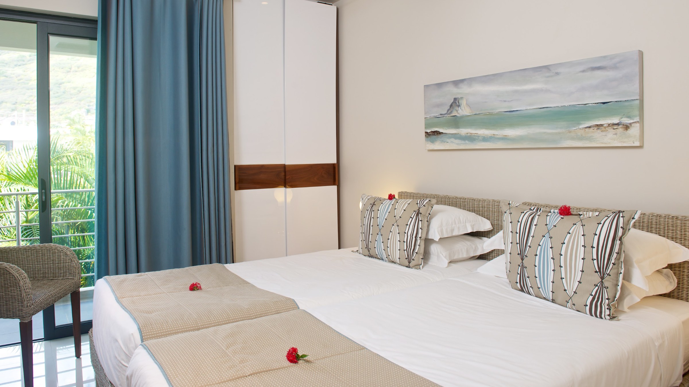 Beautiful sea front 3 Bedroom Apartment  — image 7