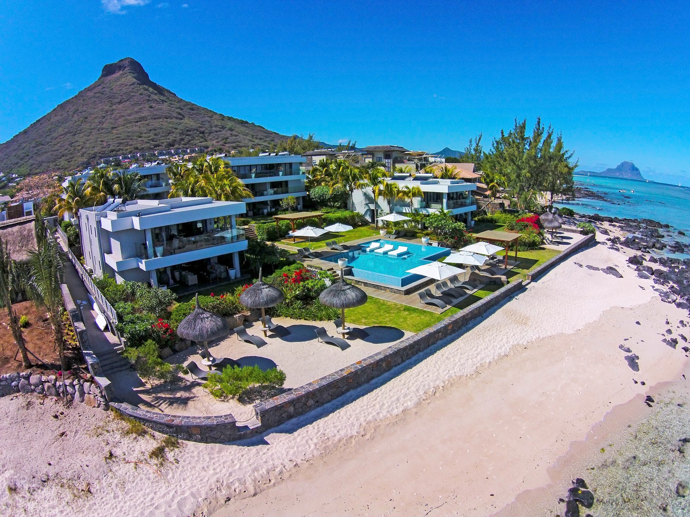Beautiful sea front 3 Bedroom Apartment  — image 10