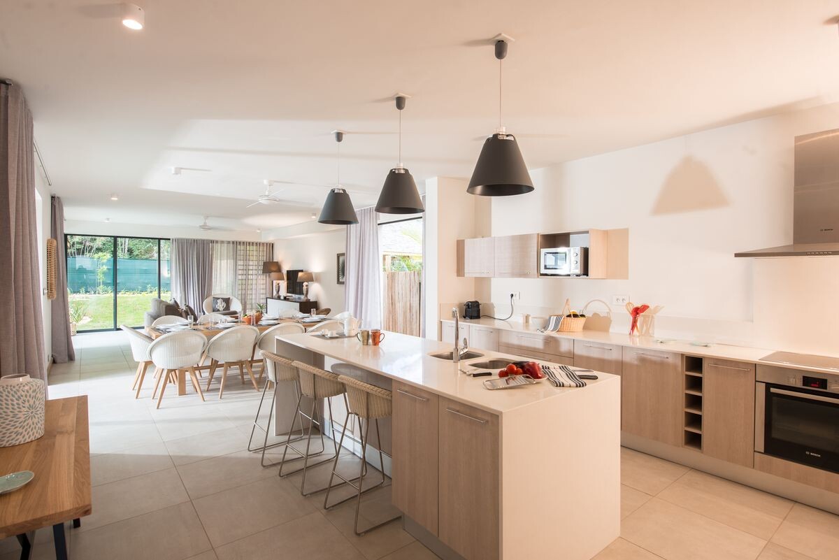 Luxury 3-Bedroom Villa with Private Pool in Rivière Noire — image 10