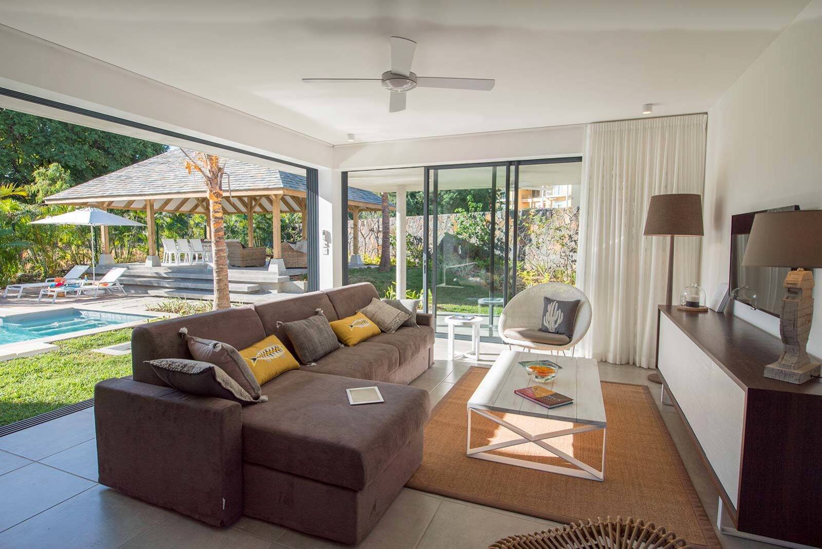 Luxury 3-Bedroom Villa with Private Pool in Rivière Noire — image 3