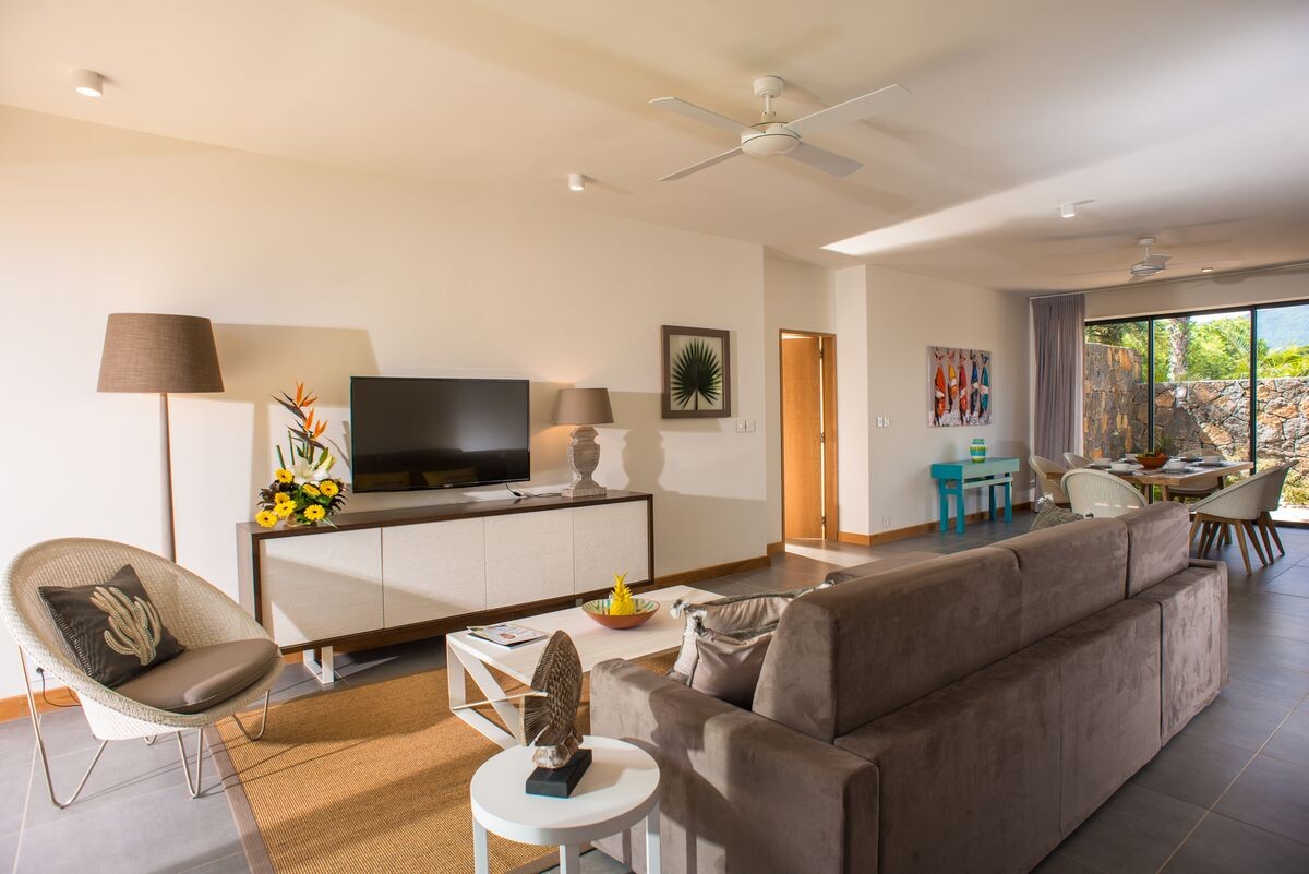 Luxury 3-Bedroom Villa with Private Pool in Rivière Noire — image 12