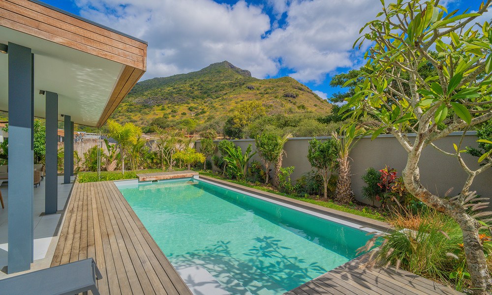 Luxury 3-Bedroom Villa with Private Heated Pool – West Coast, Mauritius — image 2