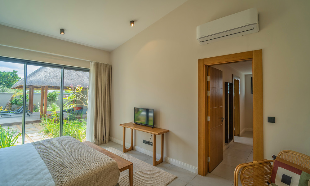 Luxury 3-Bedroom Villa with Private Heated Pool – West Coast, Mauritius — image 9