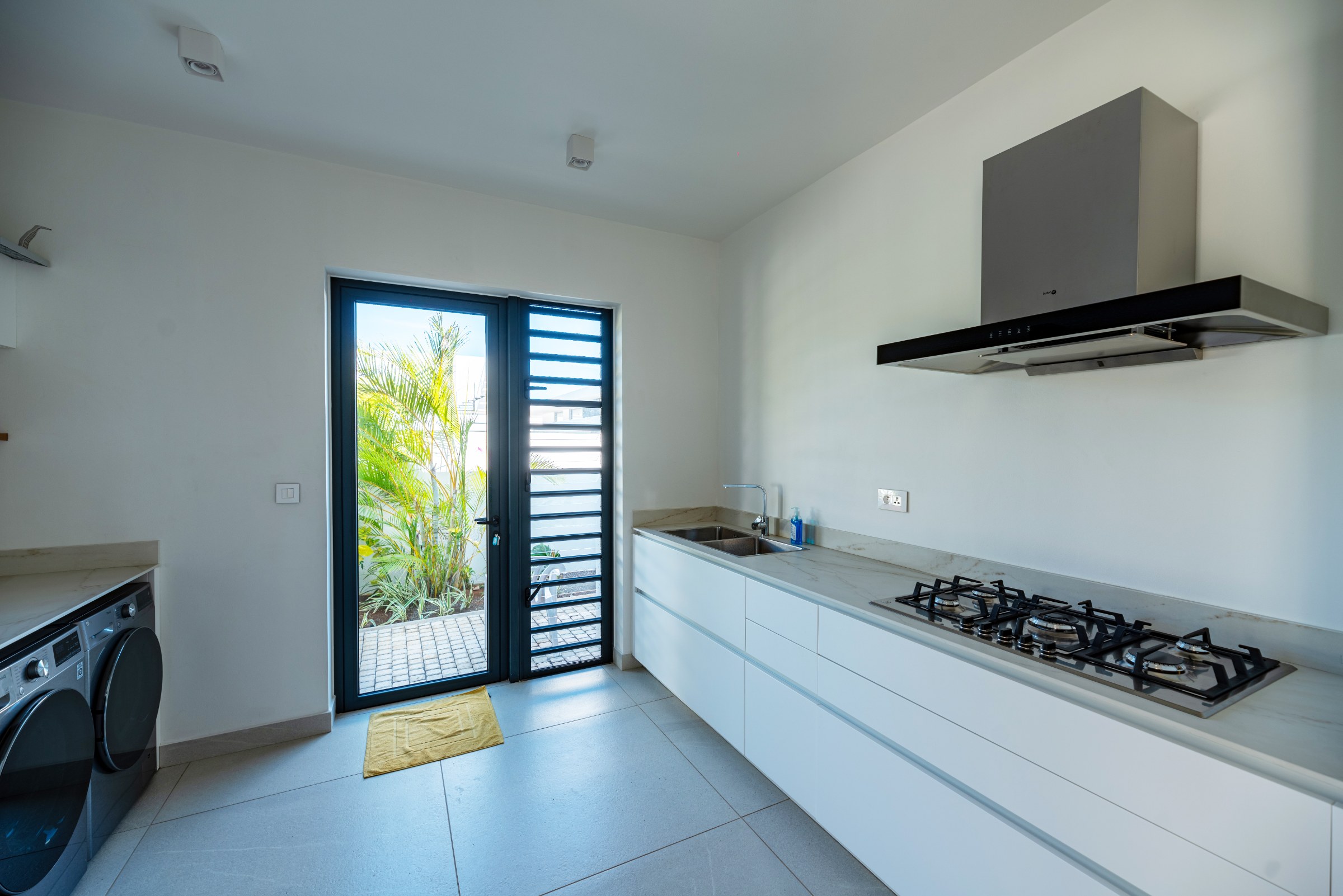 Luxury 4-Bedroom Villa East Coast Mauritius — image 1