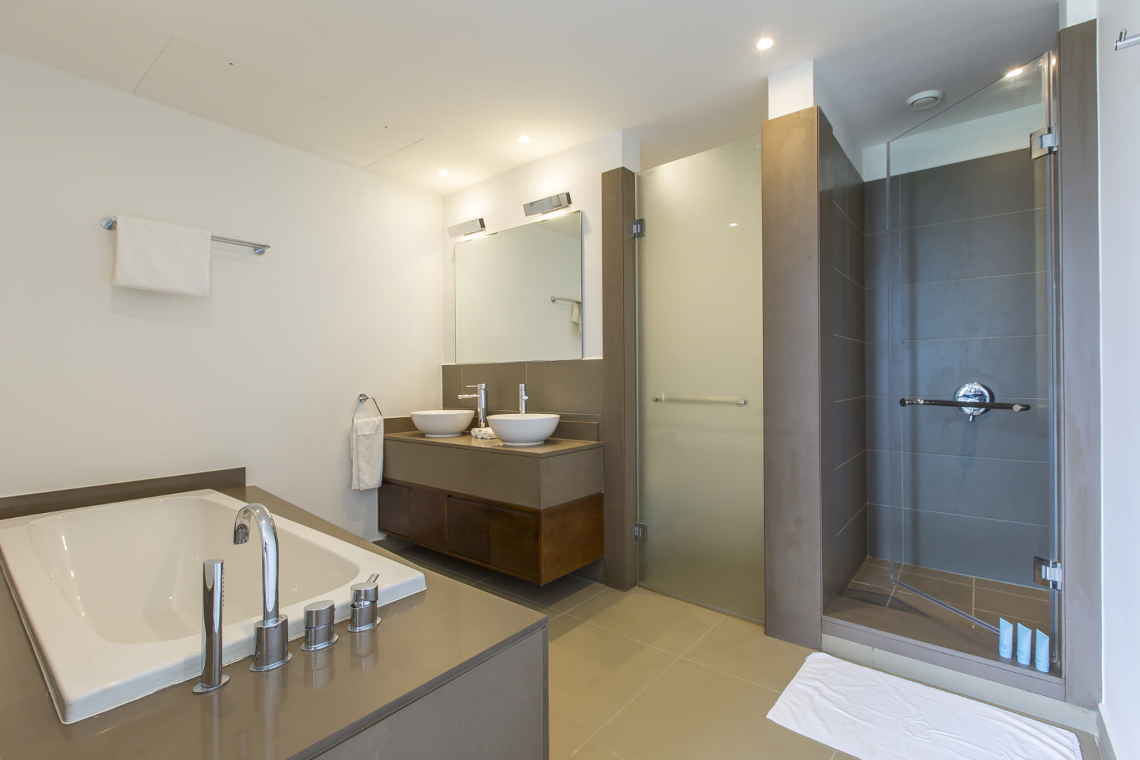 3-Bedroom Luxury Apartment East Coast Mauritius — image 6