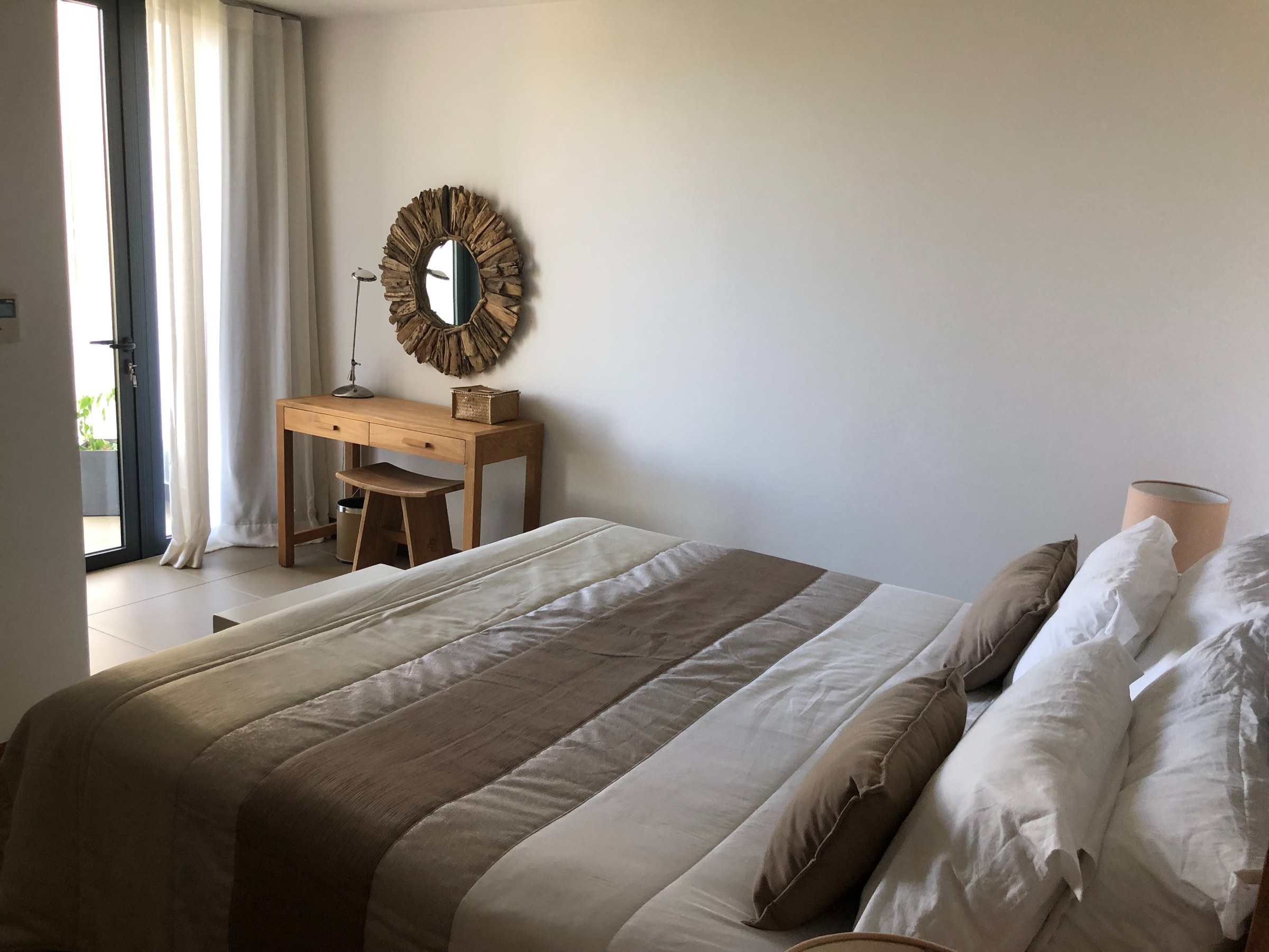 Beautifully  3-Bedroom Townhouse with Sea Views & Private Garden — image 4