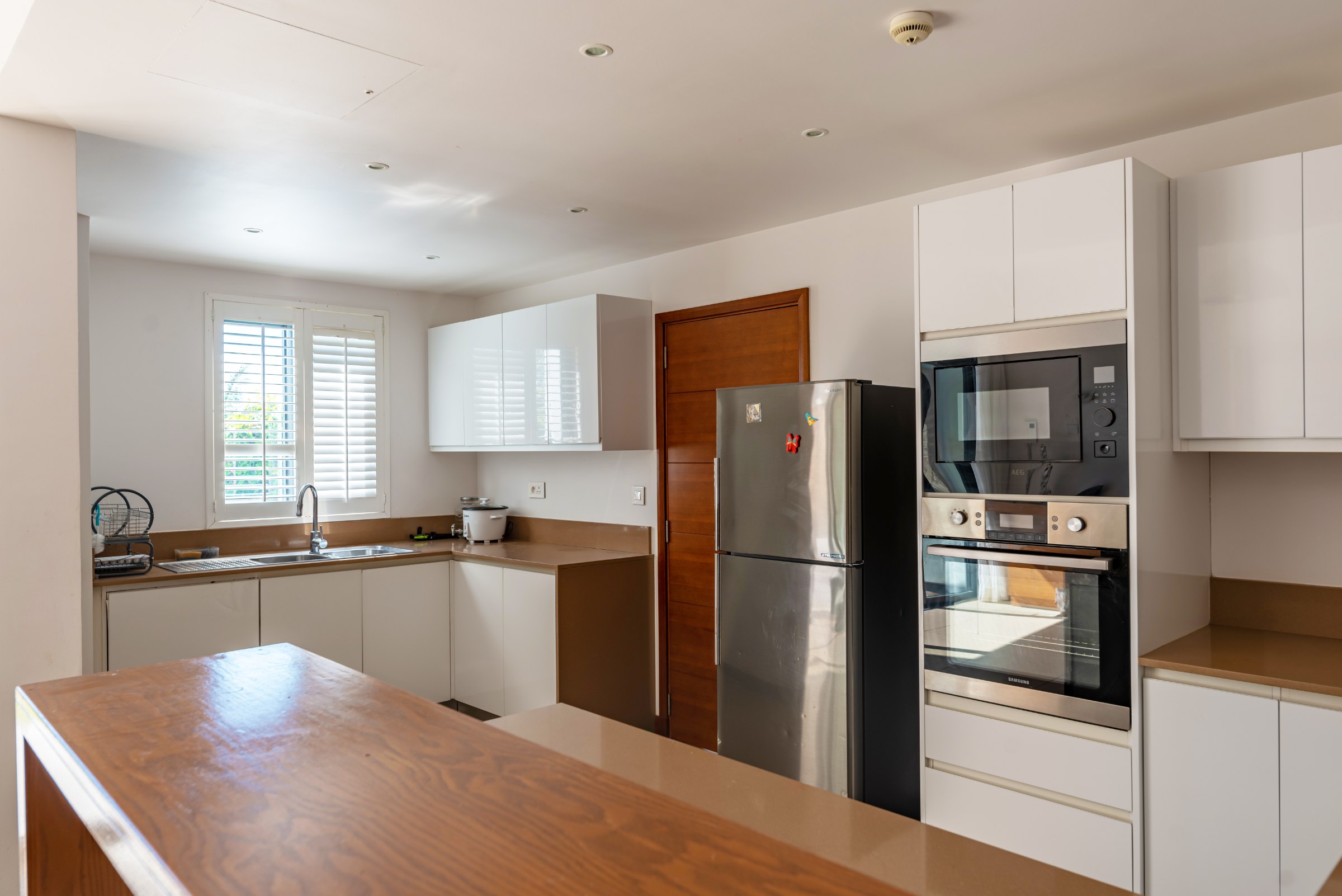 Beautifully  3-Bedroom Townhouse with Sea Views & Private Garden — image 3