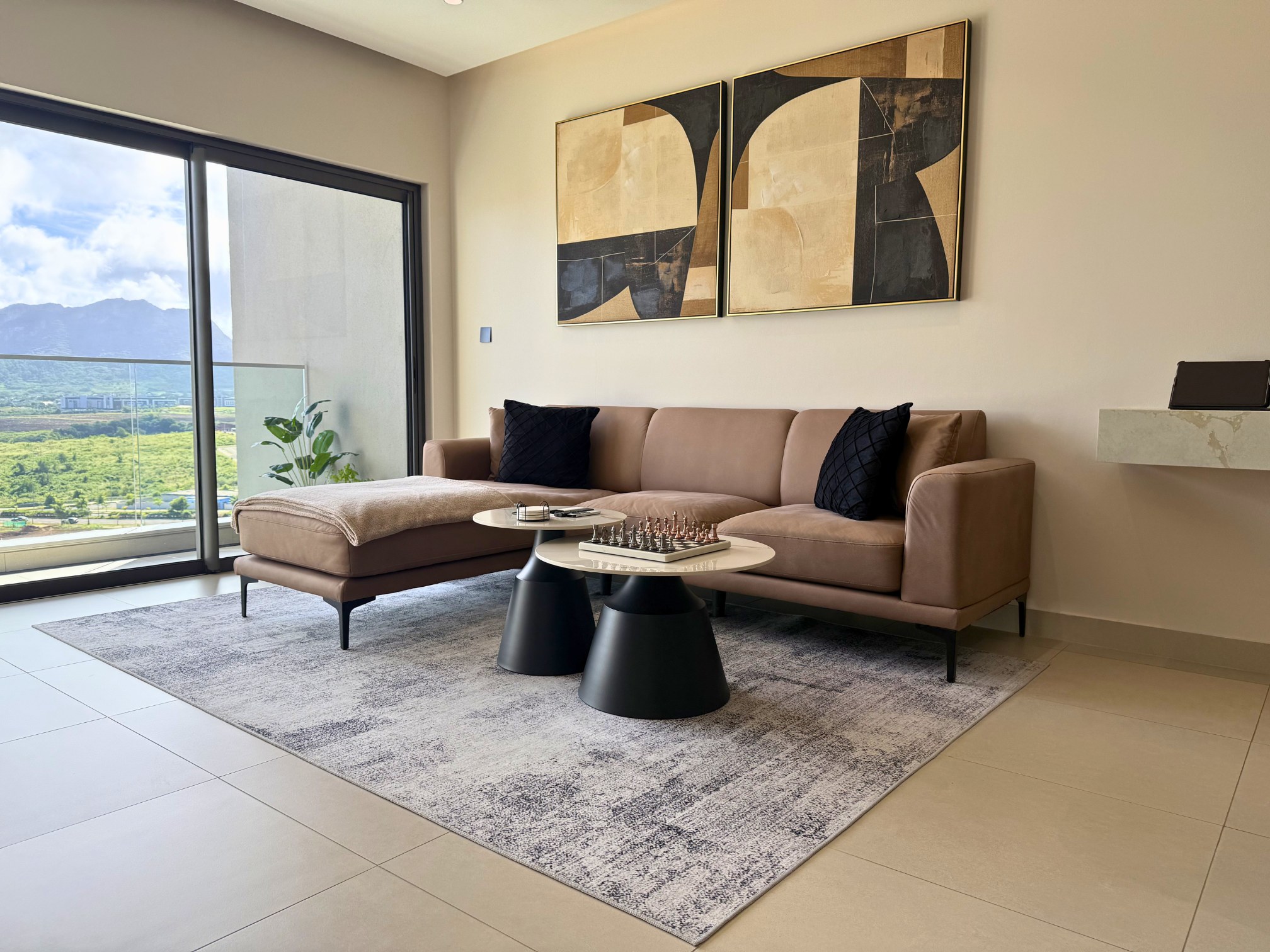 Modern 2-Bedroom Apartment With Mountain Views For Sale in Moka — image 2