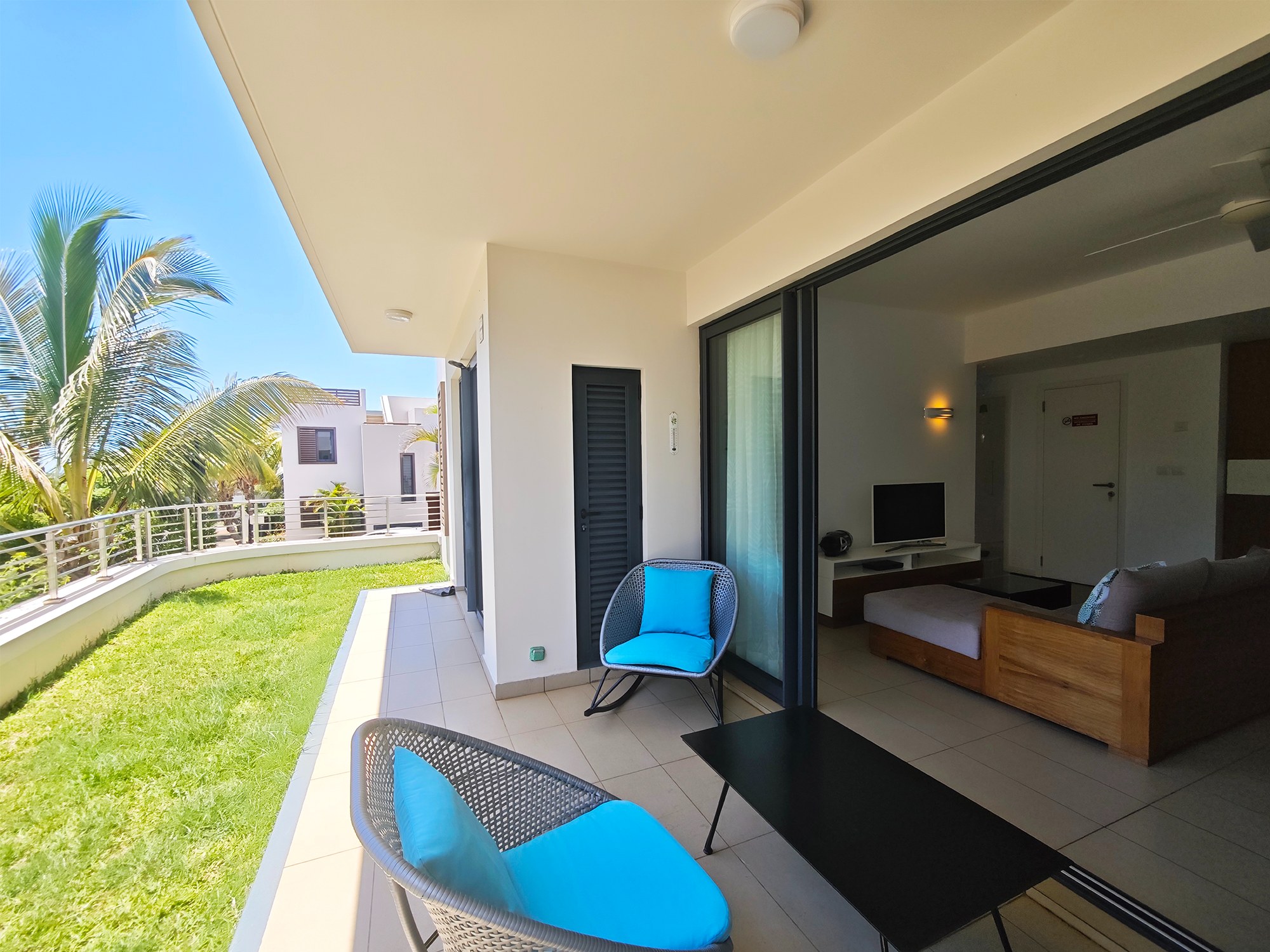 3-Bedroom Ground Floor Apartment with Private Garden — image 1