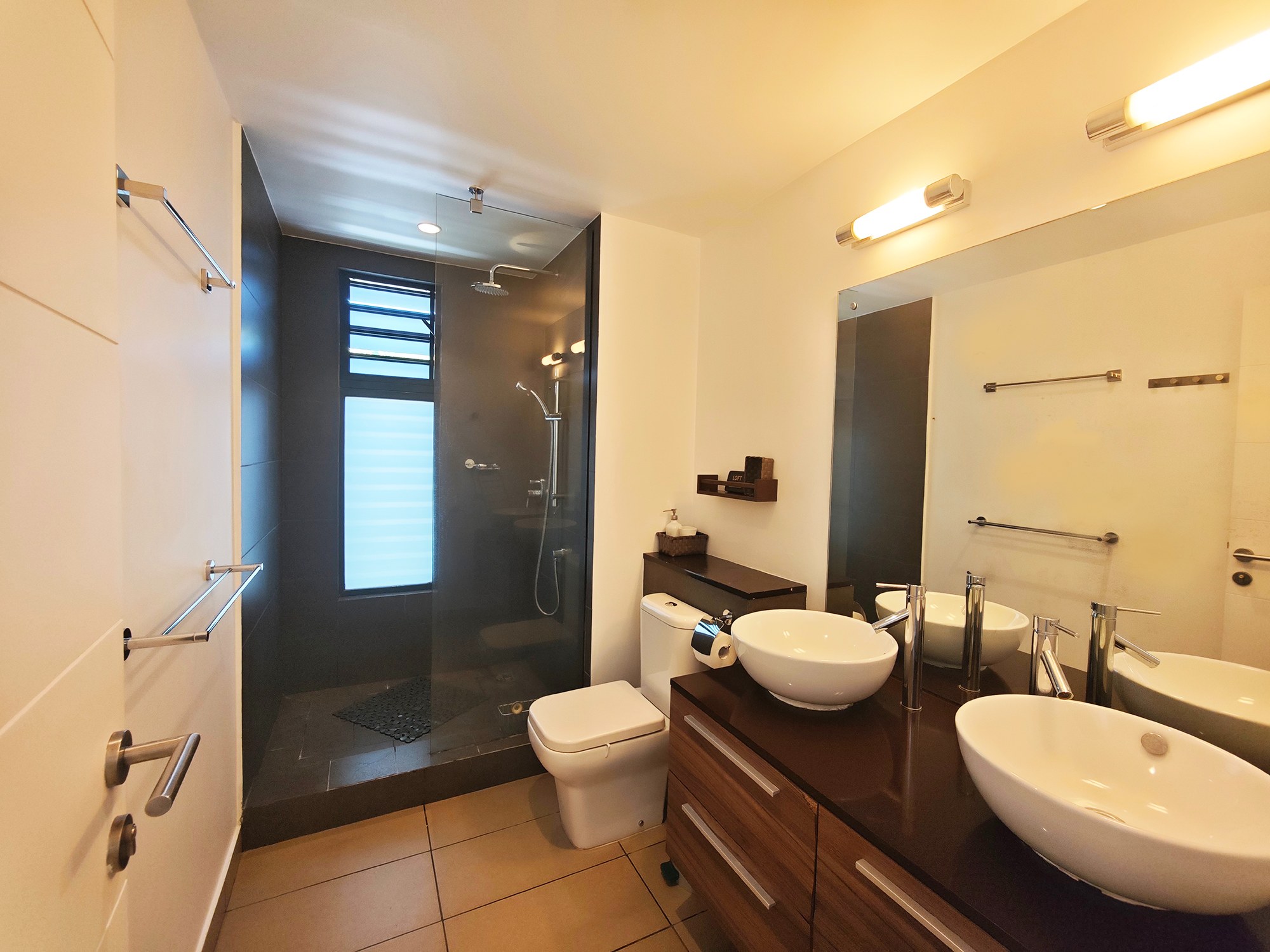 3-Bedroom Ground Floor Apartment with Private Garden — image 9