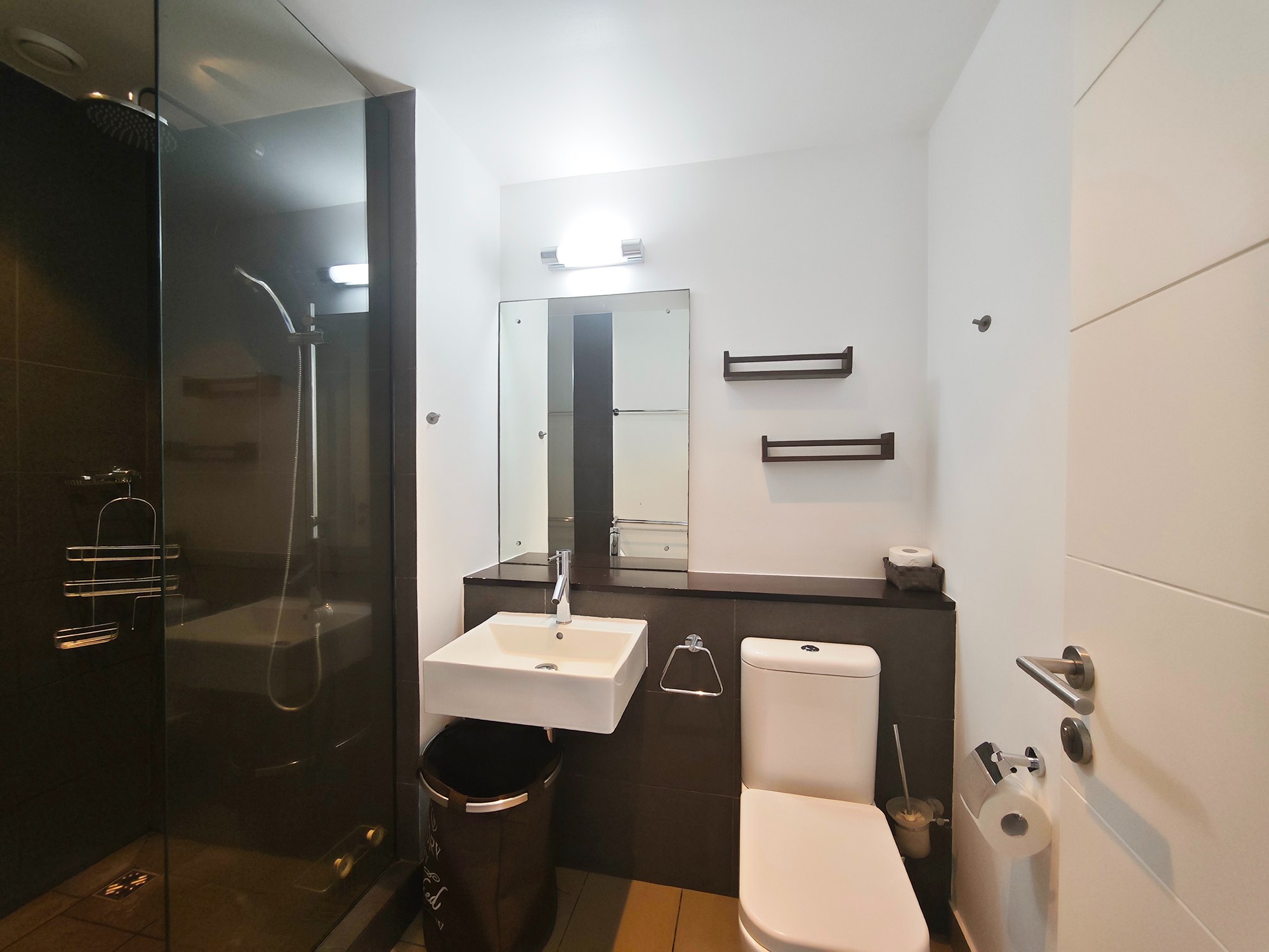 3-Bedroom Ground Floor Apartment with Private Garden — image 11