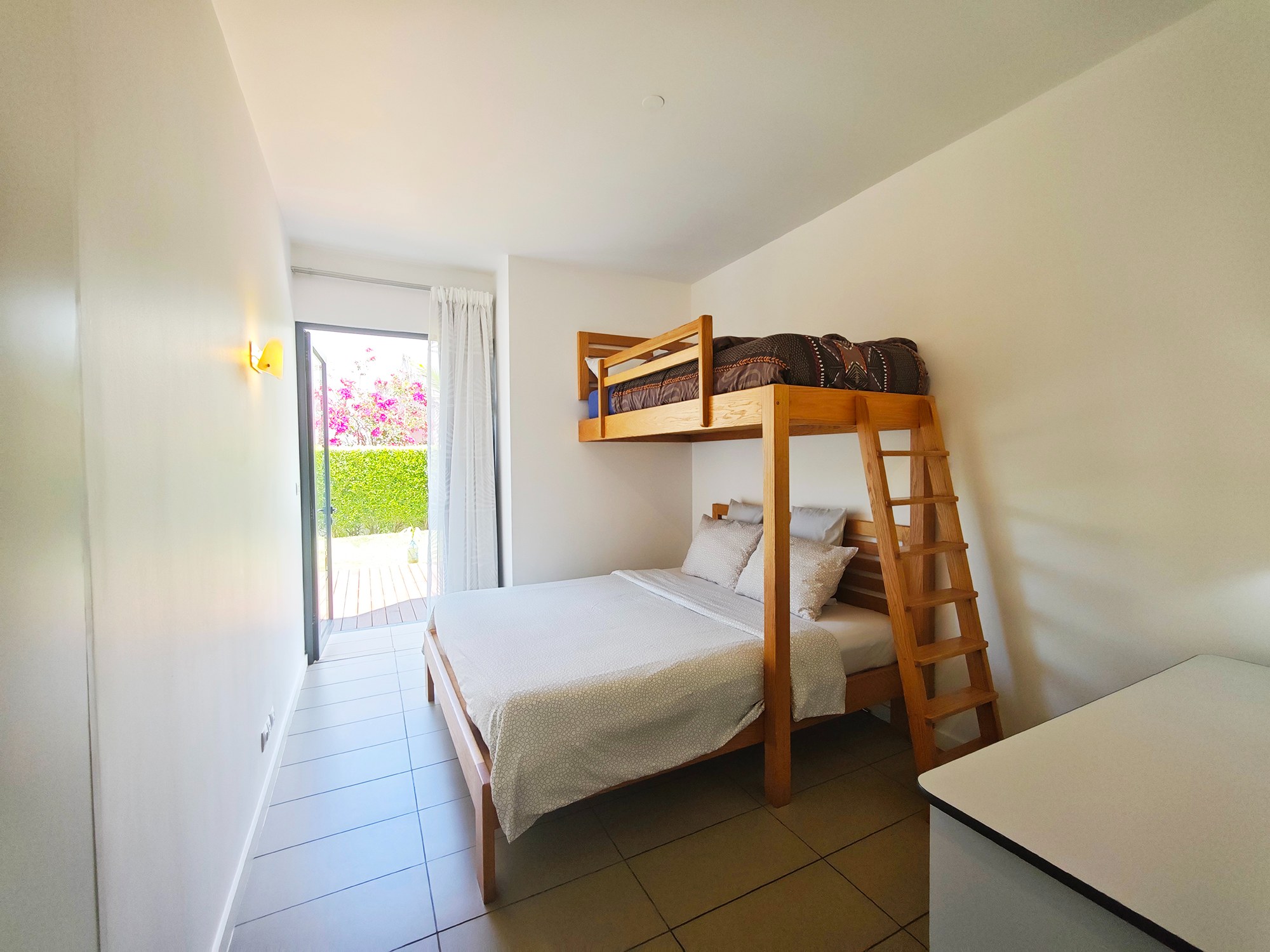 3-Bedroom Ground Floor Apartment with Private Garden — image 4