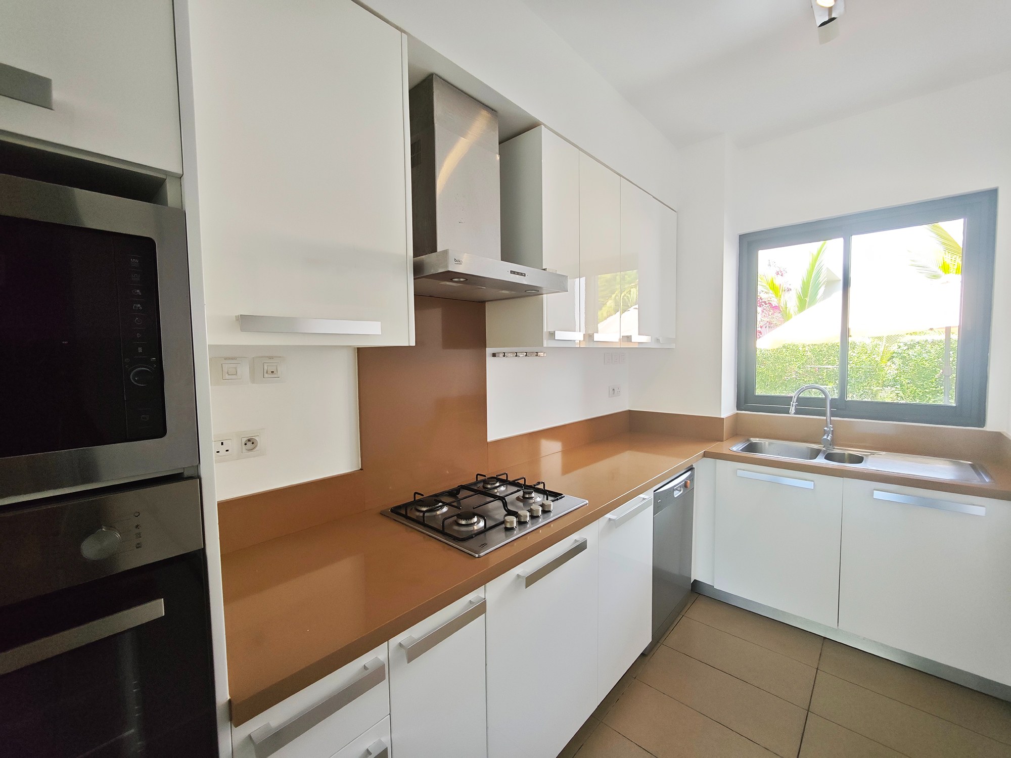 3-Bedroom Ground Floor Apartment with Private Garden — image 6