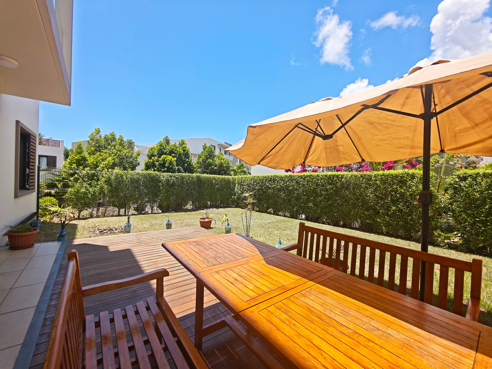 3-Bedroom Ground Floor Apartment with Private Garden — image 2