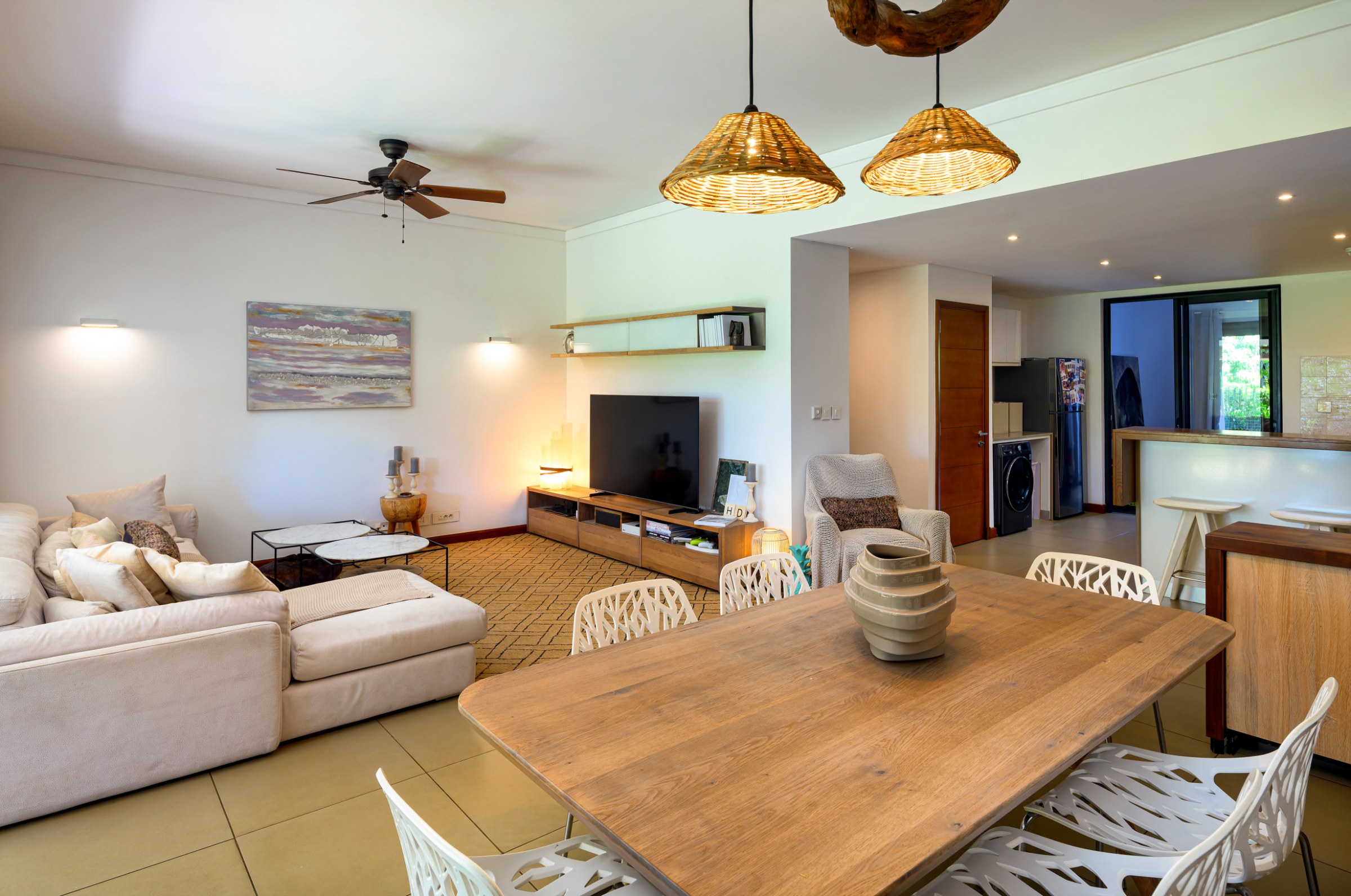 3-Bedroom Ground Floor Apartment with Private Garden — image 2
