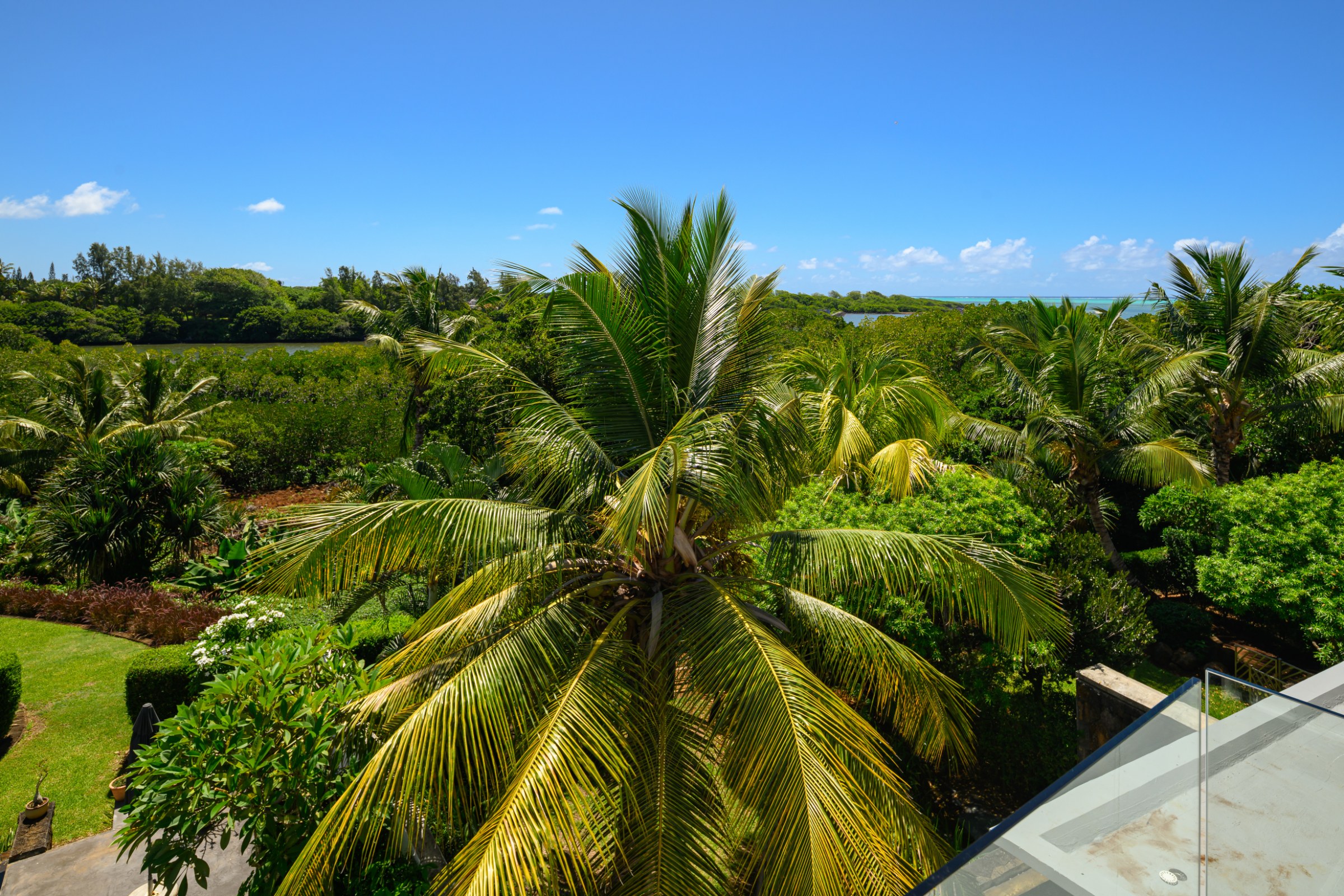 4-Bedroom Townhouse with Private Pool — image 7