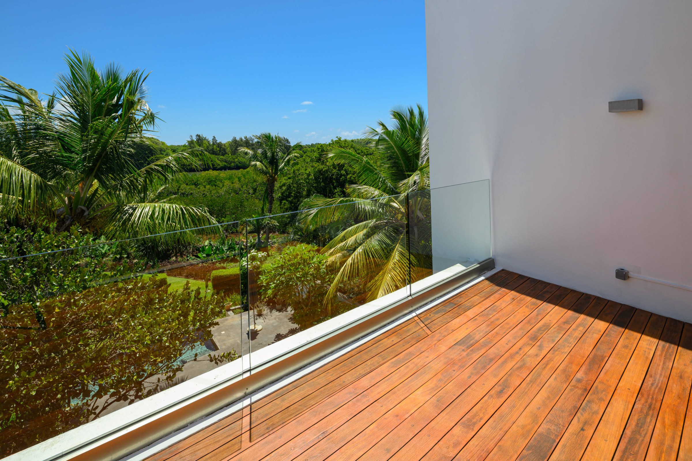 4-Bedroom Townhouse with Private Pool — image 2