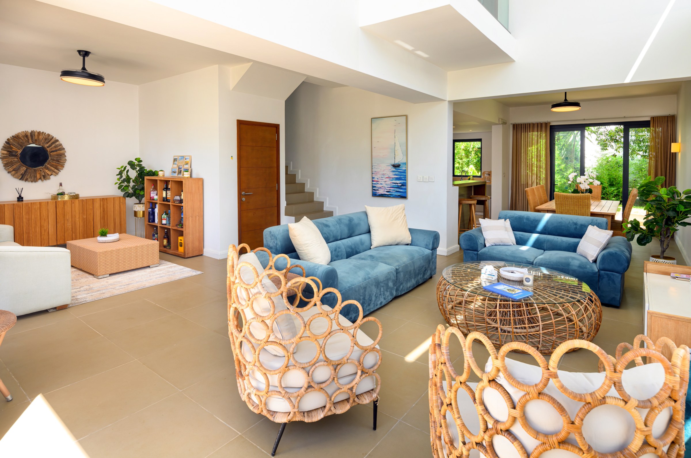4-Bedroom Townhouse with Sea Views — image 1