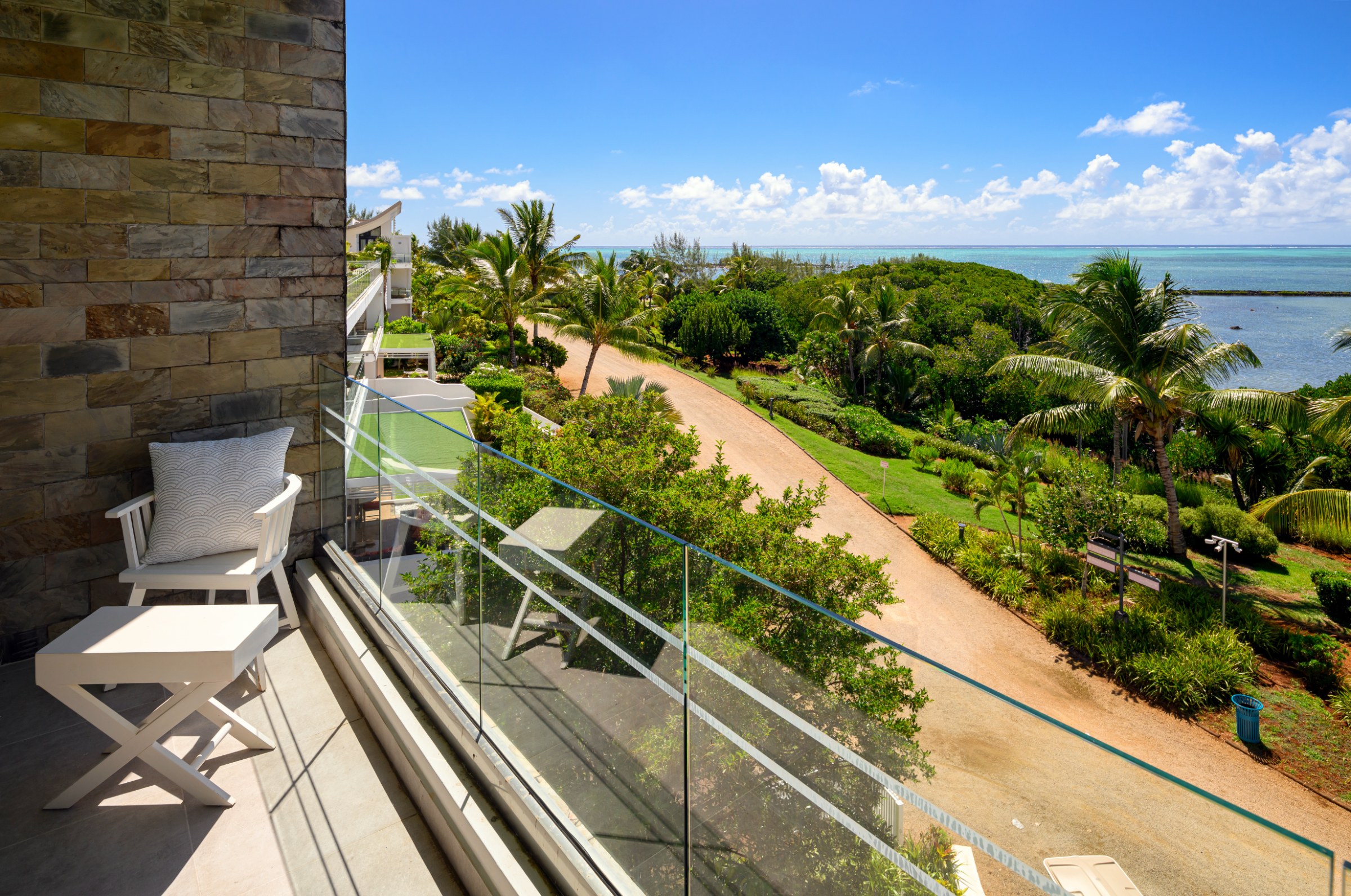 4-Bedroom Townhouse with Sea Views — image 5