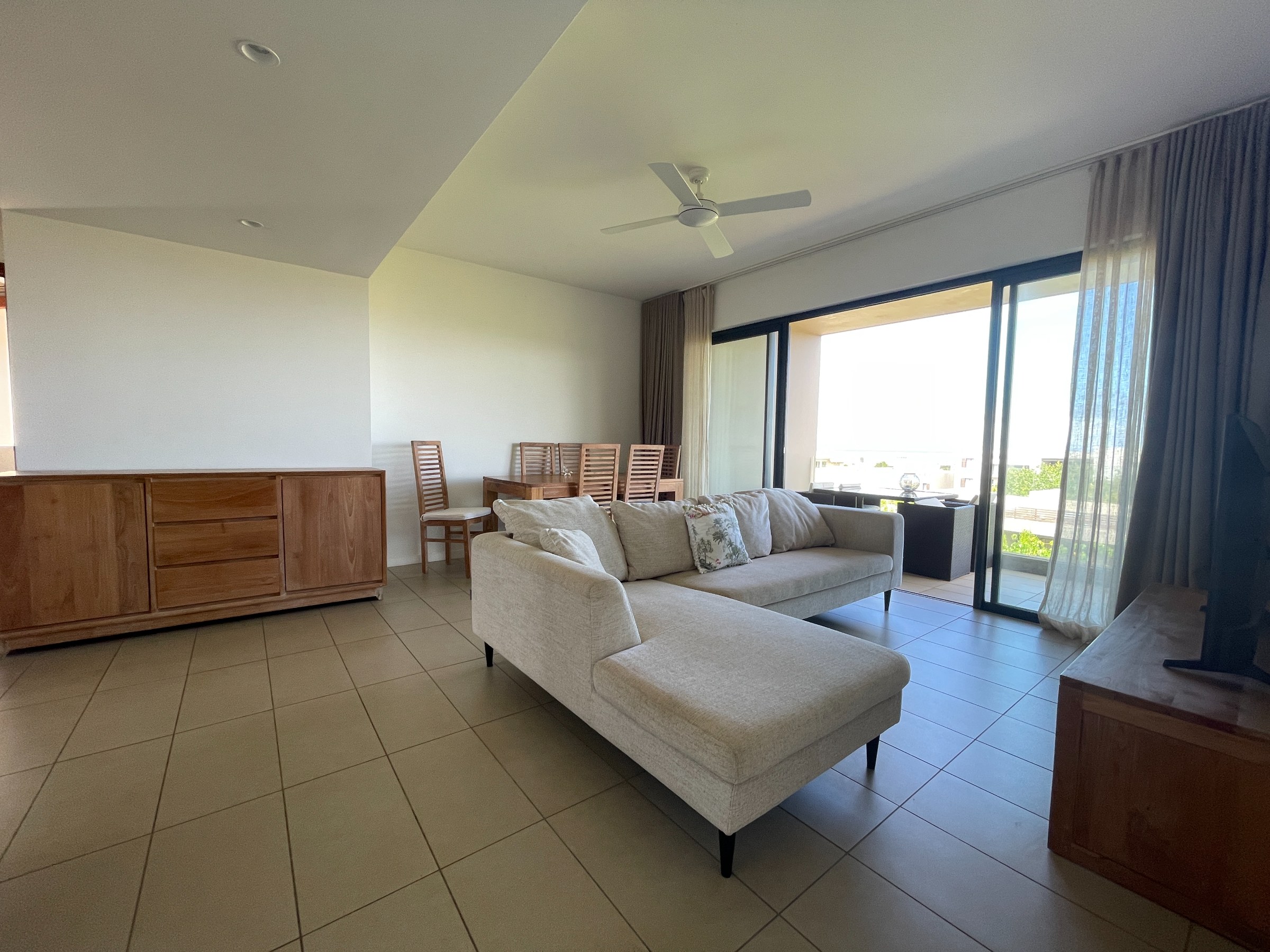 3-Bedroom Apartment with Sea Views — image 5