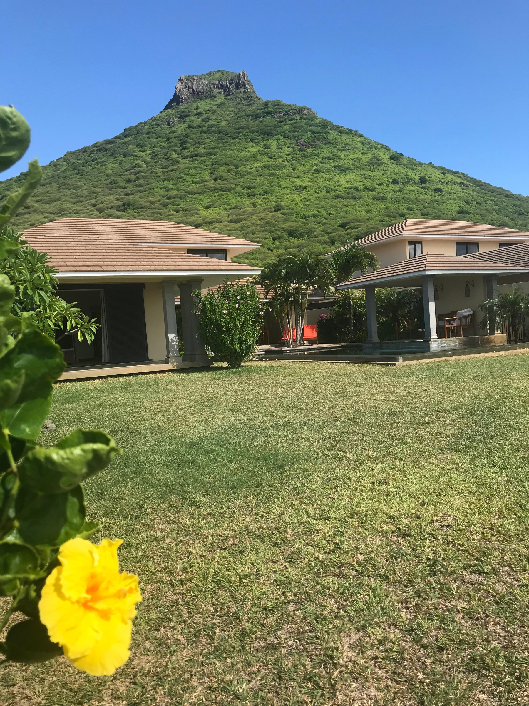 Stunning 4-Bedroom Villa with Breathtaking Ocean Views — image 8
