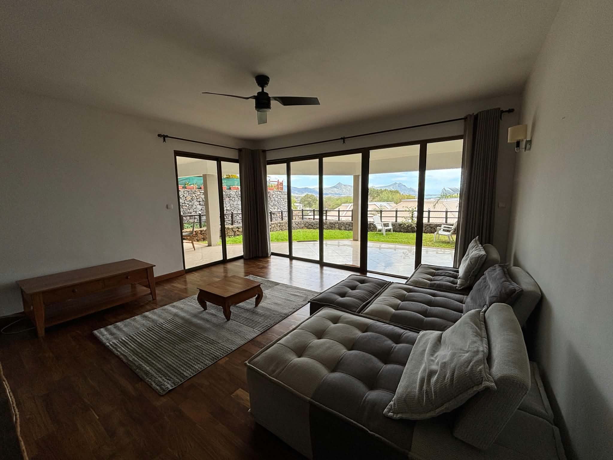 Charming Ground-Floor Apartment with Lagoon and Le Morne Views in Black River — image 2