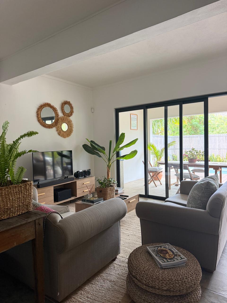 Stylish 4-Bedroom Home with Garden and Pool in Central Black River — image 5