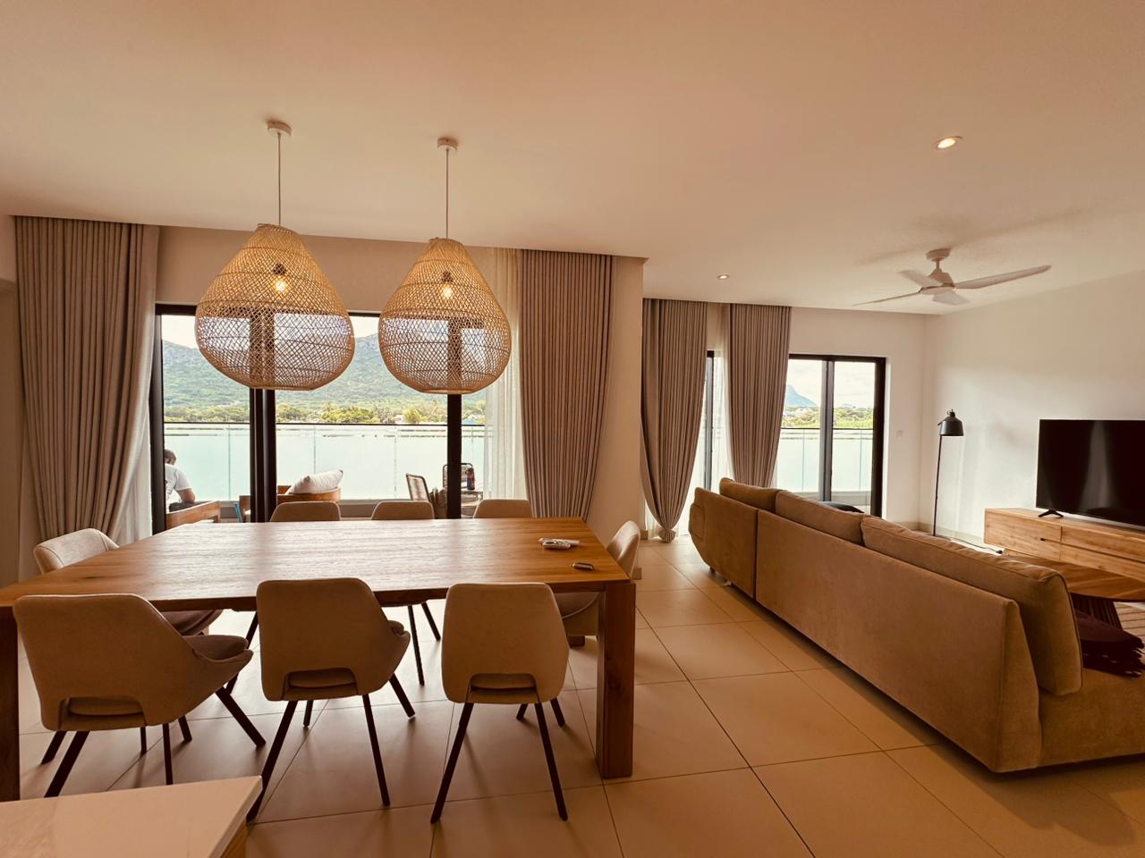 3-Bedroom Penthouse with Mountain Views – Telfair — image 8