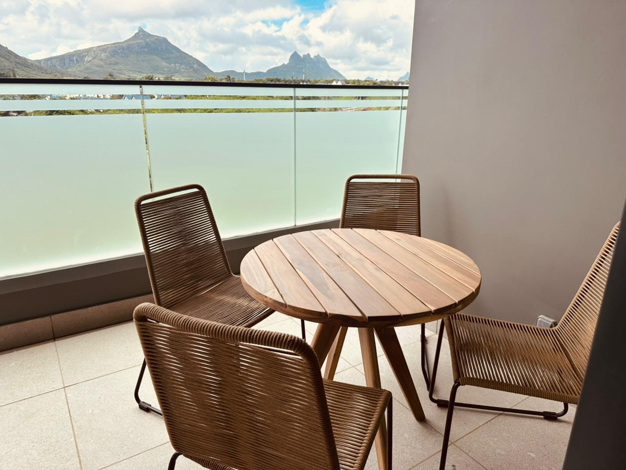 3-Bedroom Penthouse with Mountain Views – Telfair — image 5