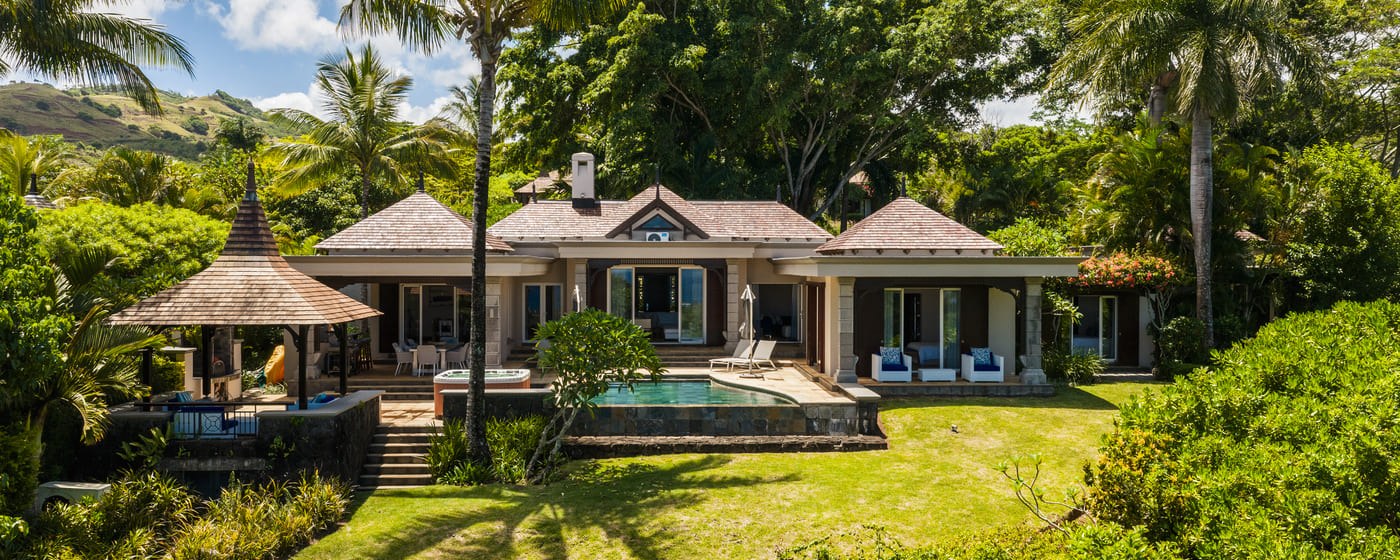 Exclusive 5-Bedroom Villa with Private Pool & Ocean Views