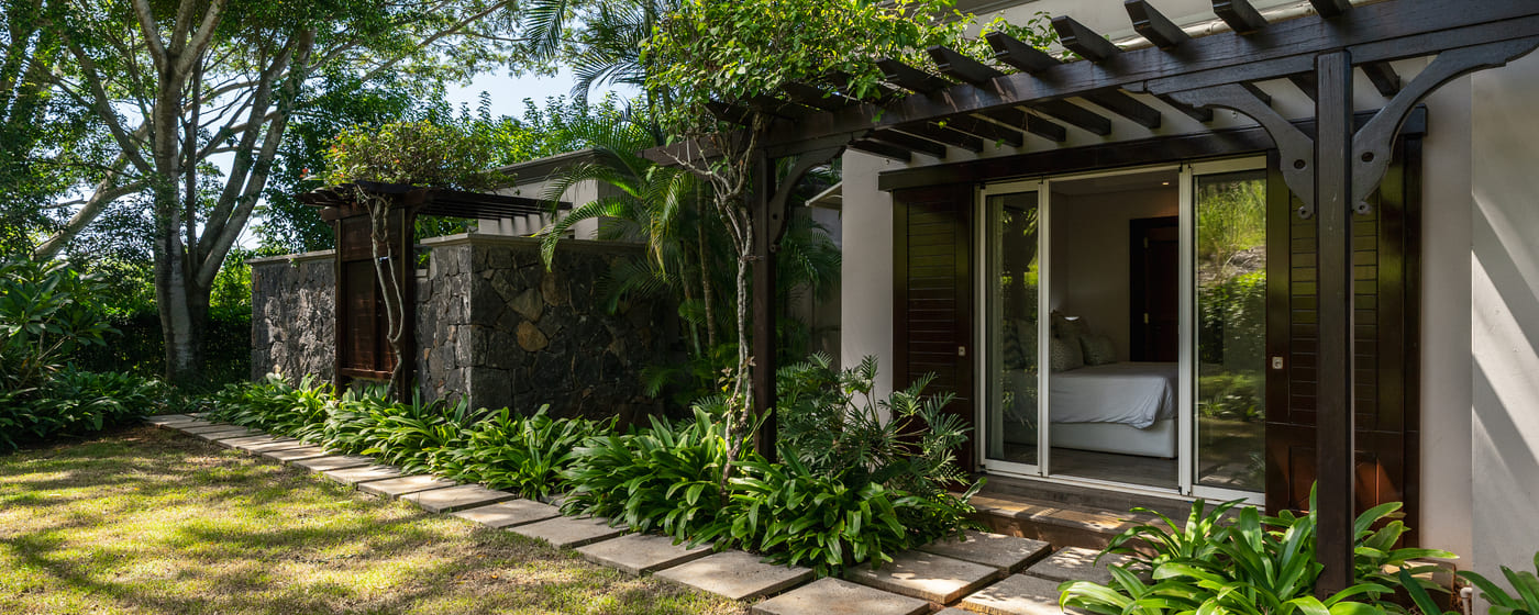 Exclusive 5-Bedroom Villa with Private Pool & Ocean Views — image 2